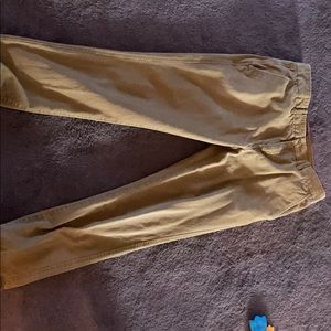 Gap lived in slim khakis 33x32